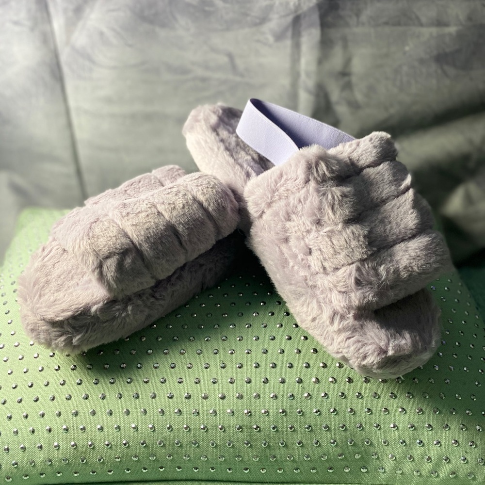 Fluffy Slides - Picture 4 of 12